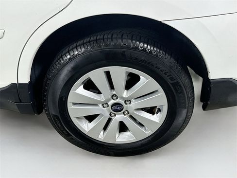 Used 2019 Subaru Outback 2.5i Premium image 24