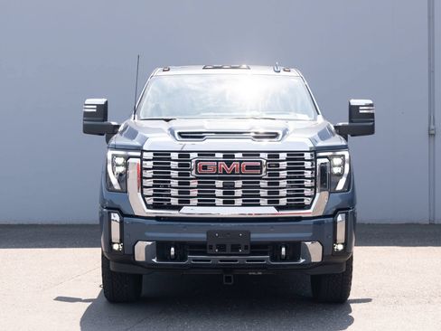 Used 2025 GMC Sierra 3500 Denali w/ Denali Reserve Package AWD/4WD image 24
