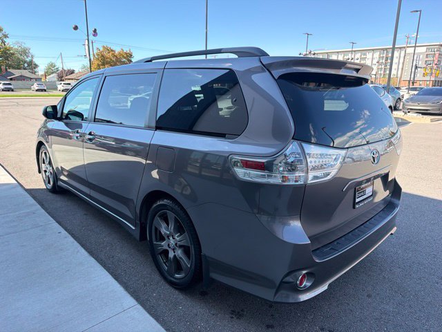 Used 2017 Toyota Sienna SE Premium FWD image 5