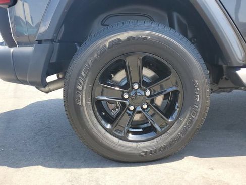 Used 2020 Jeep Wrangler Unlimited Sahara AWD/4WD image 5