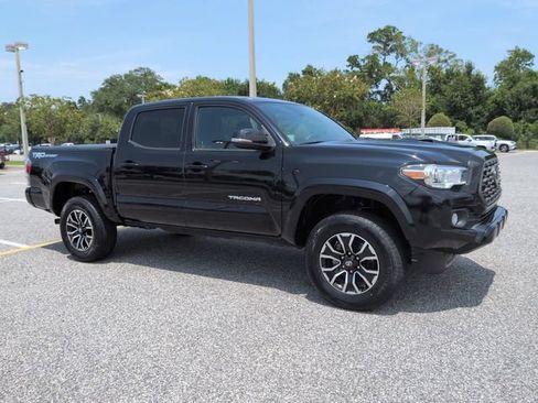 Used 2020 Toyota Tacoma TRD Sport RWD image 2