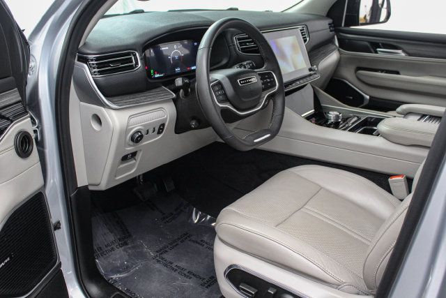 Used 2024 Jeep Wagoneer L Series II w/ Flexible Seating Group RWD image 14