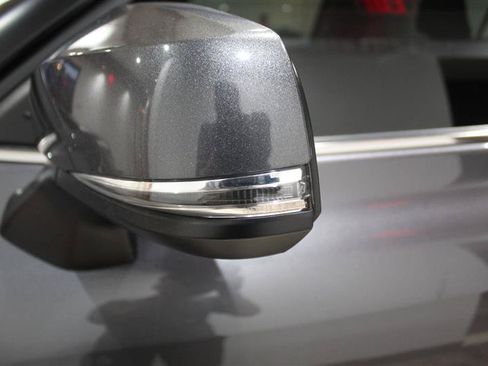 Used 2021 Toyota Highlander XLE AWD/4WD image 13