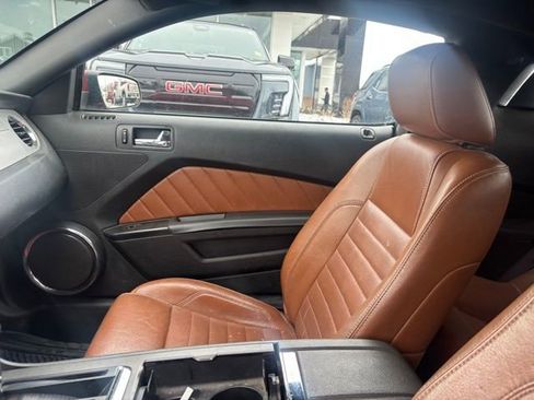Used 2010 Ford Mustang Premium image 9