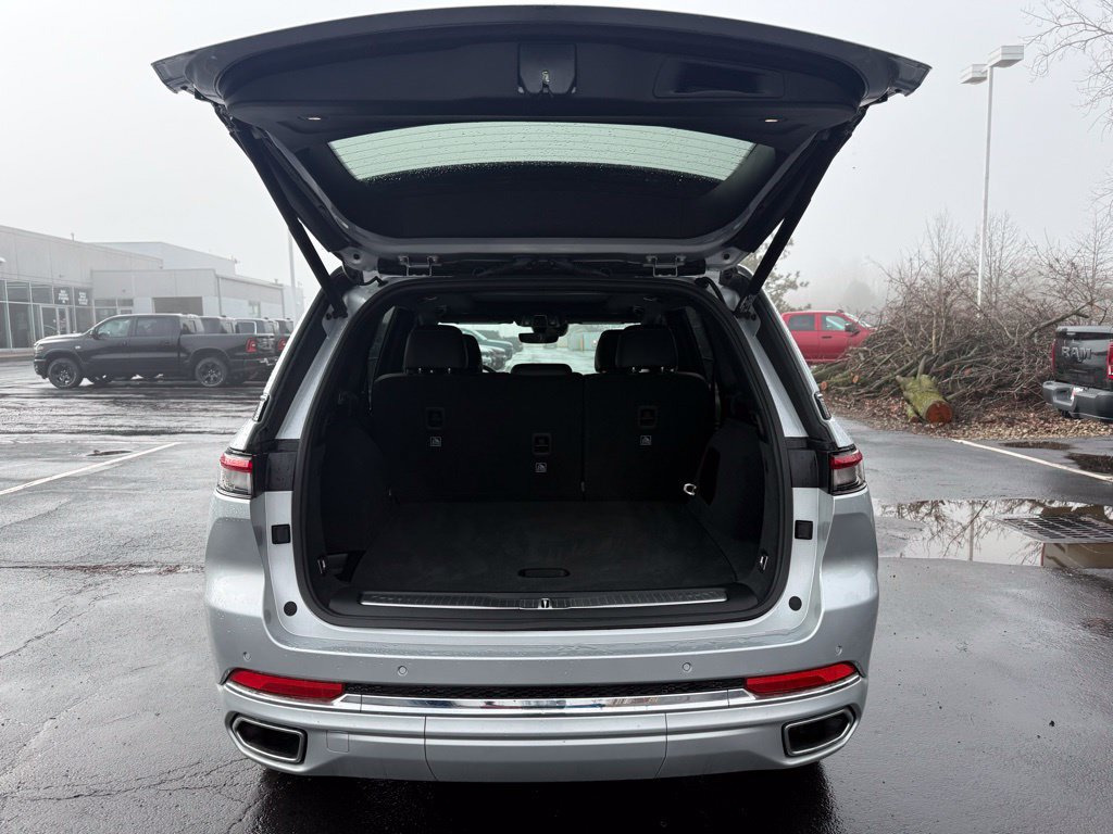 New 2025 Jeep Grand Cherokee Overland AWD/4WD image 38