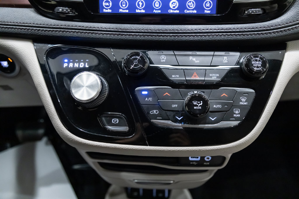 Used 2019 Chrysler Pacifica Limited FWD image 19
