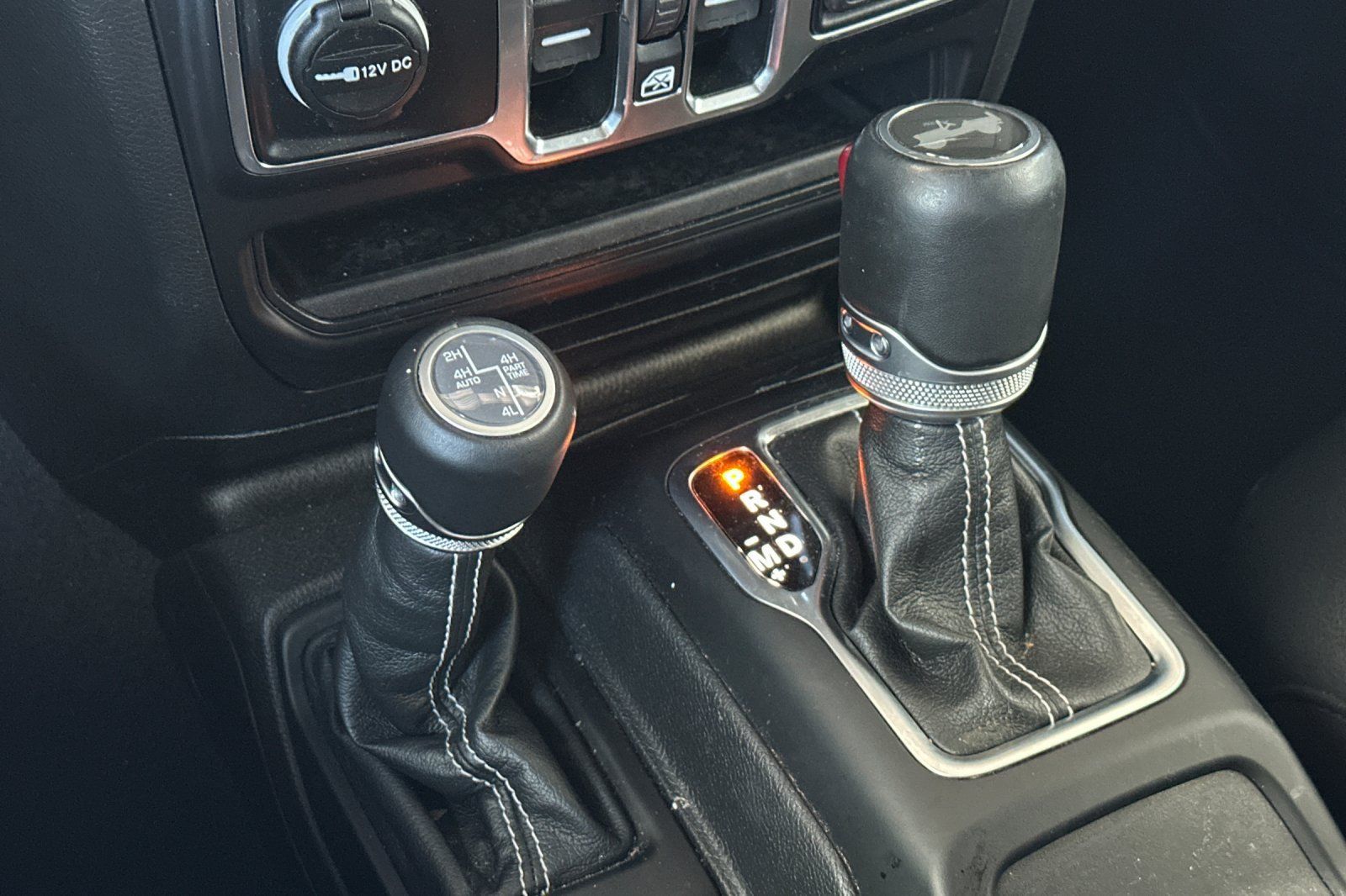 Used 2023 Jeep Wrangler Unlimited Sahara AWD/4WD image 28