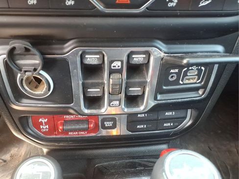 Used 2019 Jeep Wrangler Unlimited Rubicon AWD/4WD image 12
