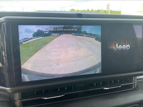 Used 2024 Jeep Wrangler Unlimited Sport AWD/4WD image 19