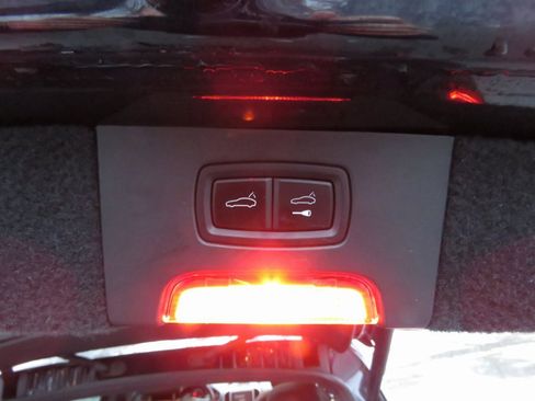 Used 2017 Porsche Cayenne image 18