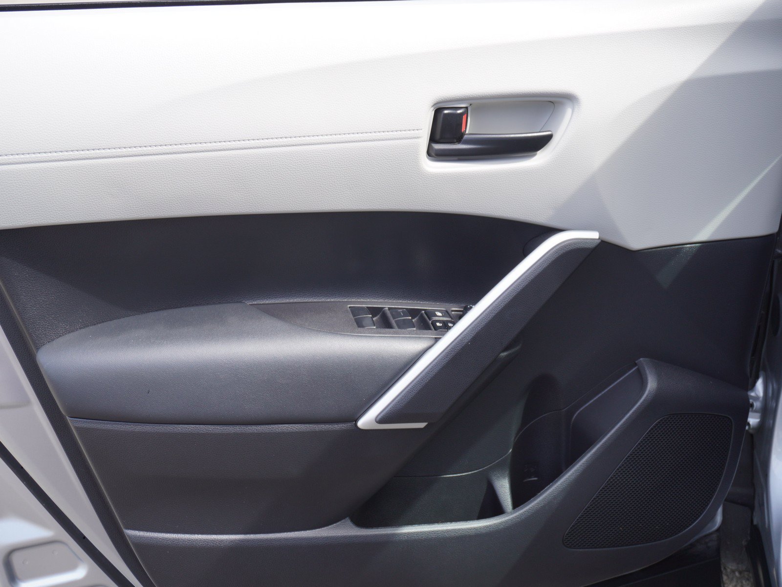 Used 2025 Toyota Corolla Cross L FWD image 16