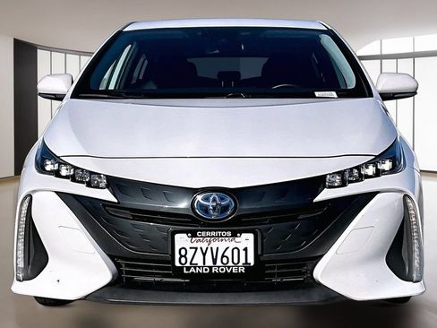 Used 2022 Toyota Prius Prime XLE FWD image 2