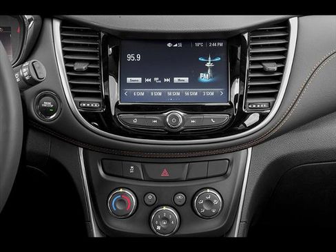 Used 2019 Chevrolet Trax LT w/ Sun & Sound Package FWD image 29