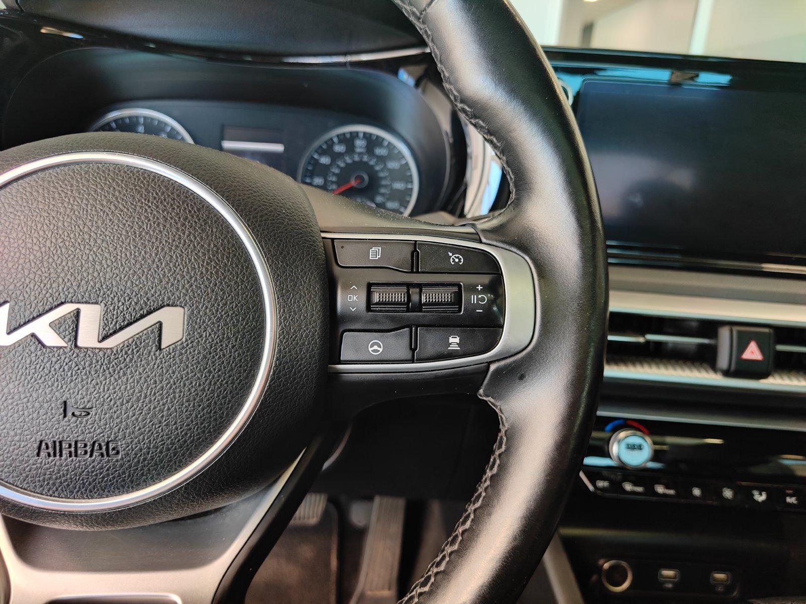 Used 2023 Kia K5 GT-Line AWD/4WD image 9
