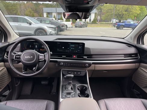 Certified 2025 Kia Carnival FWD image 8