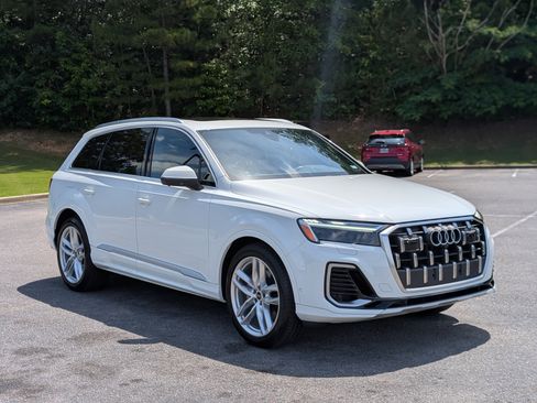 Used 2025 Audi Q7 3.0T Premium Plus w/ Premium Plus Package AWD/4WD image 11
