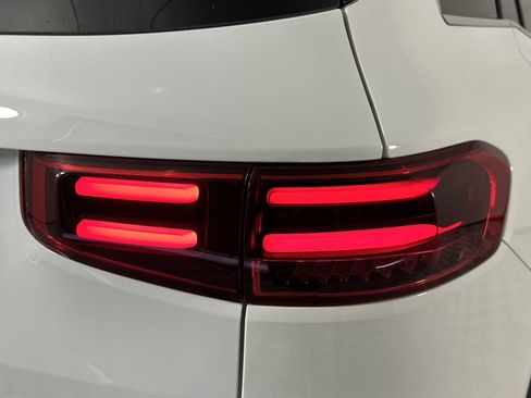Used 2025 Mercedes-Benz GLB 250 image 25