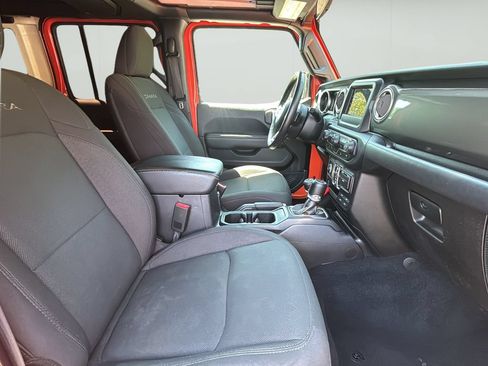 Used 2019 Jeep Wrangler Unlimited Sahara w/ LED Lighting Group AWD/4WD image 36
