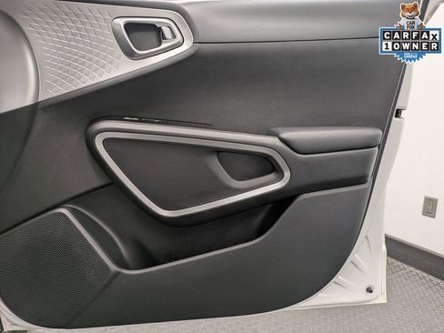 Certified 2025 Kia Soul LX w/ LX Technology Package FWD image 28