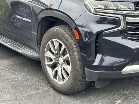 Used 2022 Chevrolet Suburban LT w/ LT Signature Plus Package AWD/4WD image 5
