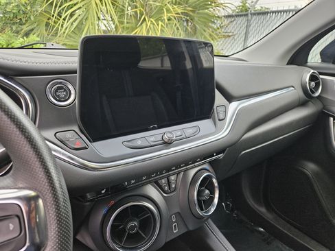 Used 2024 Chevrolet Blazer LT FWD image 24