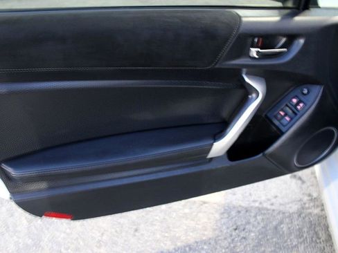 Used 2017 Toyota 86 image 9