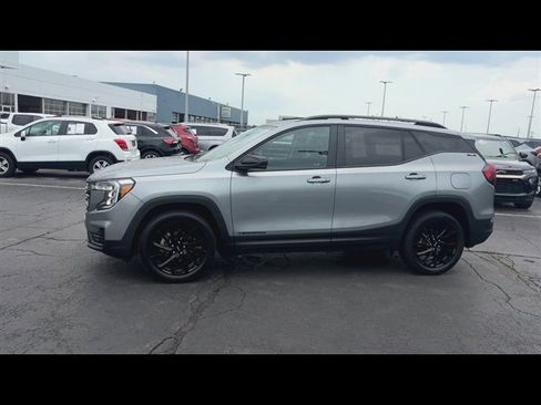 Used 2023 GMC Terrain SLE w/ Driver Convenience Package AWD/4WD image 5
