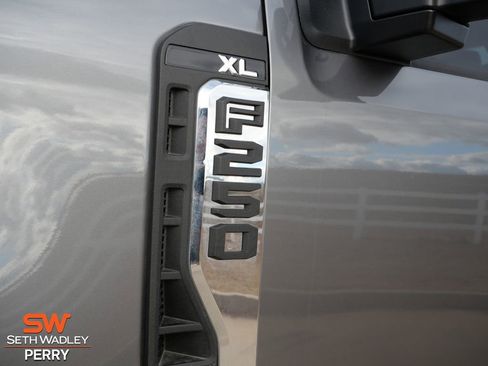 Used 2025 Ford F250 XL w/ FX4 Off-Road Package image 12