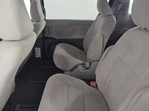 Used 2020 Toyota Sienna L FWD image 7