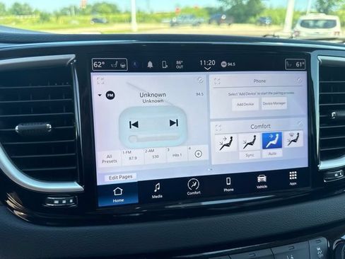 Certified 2024 Chrysler Pacifica Touring-L FWD image 23
