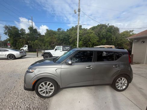 Used 2022 Kia Soul LX image 4