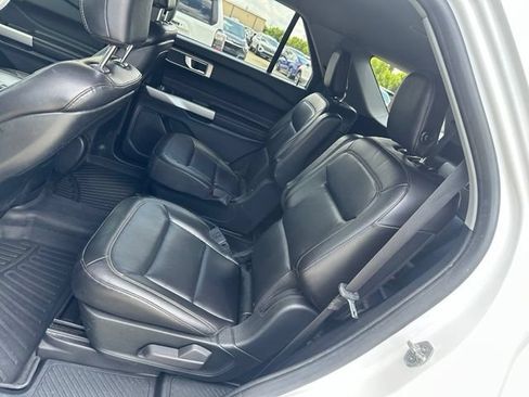 Used 2020 Ford Explorer XLT w/ Equipment Group 202A RWD image 13