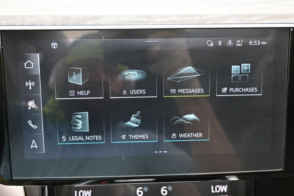 Used 2024 Audi Q8 e-tron Premium Plus w/ Premium Plus Package AWD/4WD image 26