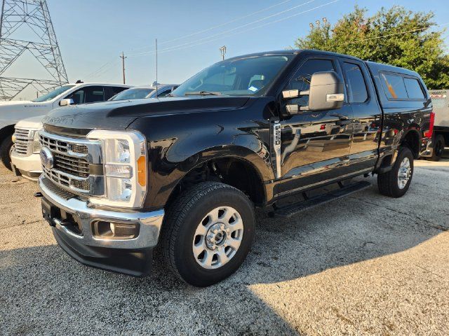 Used 2023 Ford F250 XLT AWD/4WD image 3