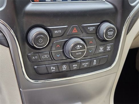 Used 2019 Jeep Grand Cherokee Laredo image 22