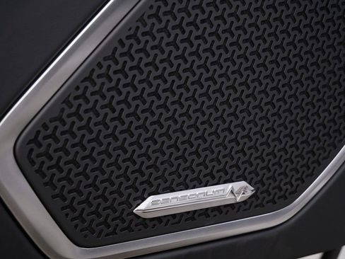 Used 2025 Lamborghini Urus SE image 17