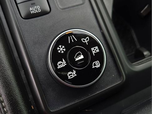 Used 2024 Nissan Pathfinder S image 15