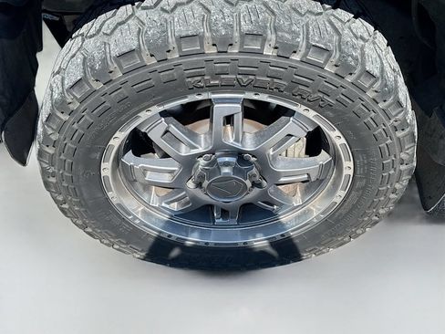 Used 2018 Toyota Tundra SR5 w/ SR5 Upgrade Package AWD/4WD image 11