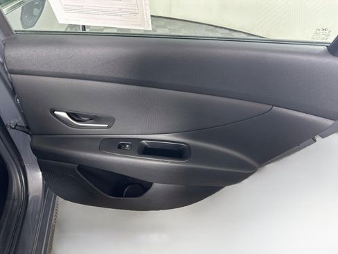 Used 2025 Hyundai Elantra SEL FWD image 29