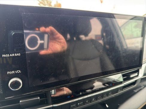 Certified 2025 Toyota Sienna XLE Woodland Edition image 17