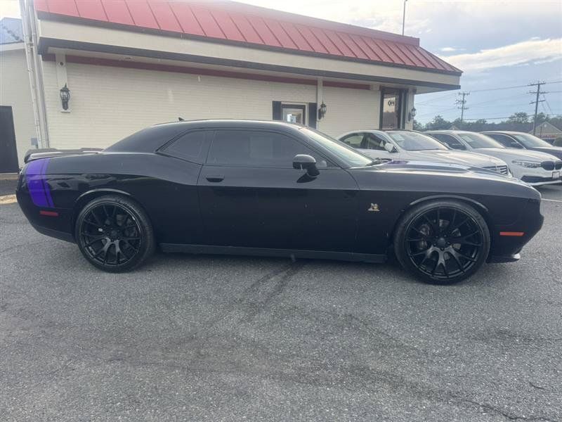 Used 2016 Dodge Challenger R/T Scat Pack w/ Leather Interior Group RWD image 4