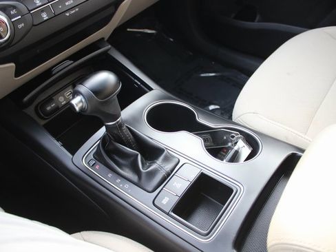 Used 2018 Kia Sorento LX image 9