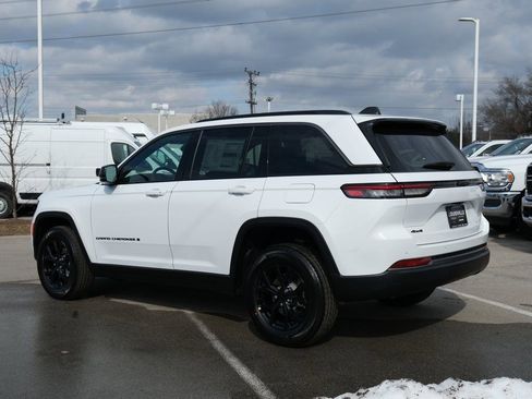 New 2026 Jeep Grand Cherokee Altitude AWD/4WD image 10