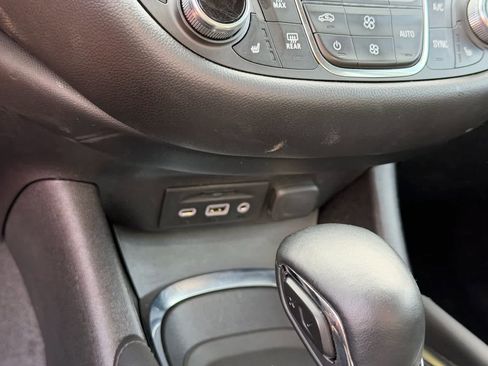 Used 2024 Chevrolet Malibu LT image 9