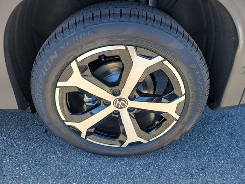 New 2026 Volkswagen Tiguan SE image 22