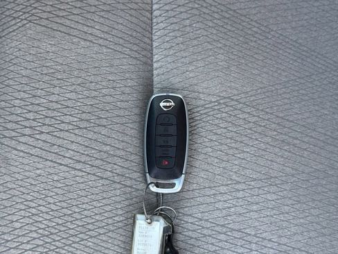 Used 2025 Nissan Rogue SV FWD image 21