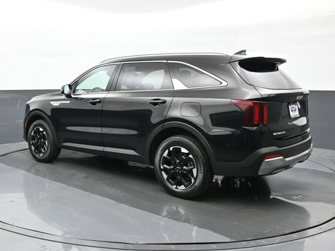 Used 2024 Kia Sorento S w/ Panoramic Sunroof Package image 6