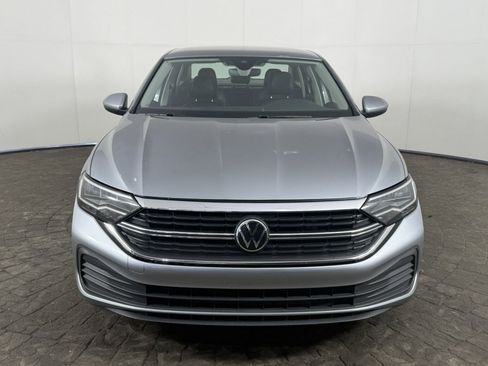 Used 2024 Volkswagen Jetta SE FWD image 2