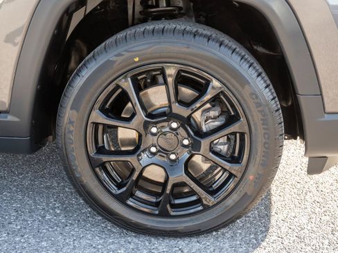Used 2023 Jeep Compass Latitude AWD/4WD image 12