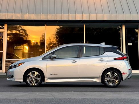 Used 2018 Nissan Leaf SV image 5